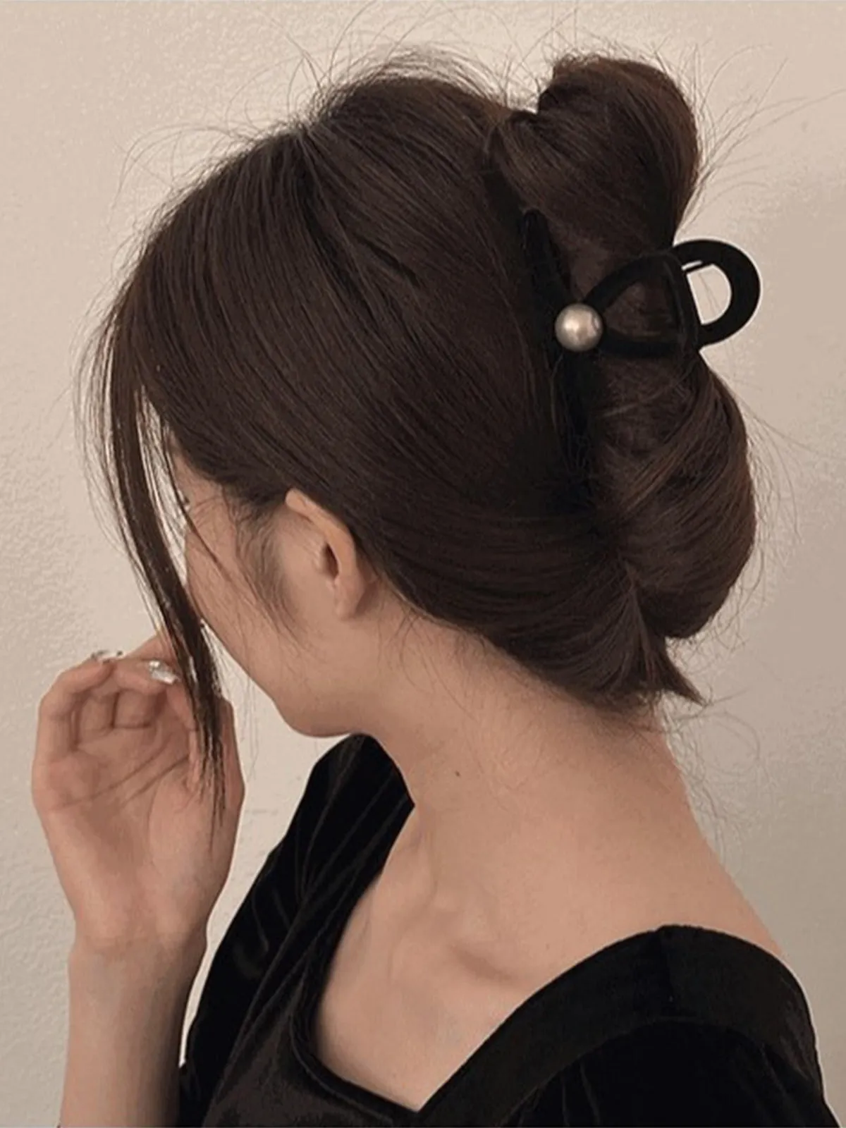 Black Velvet Pearl Clip Retro French Style Shark Clip