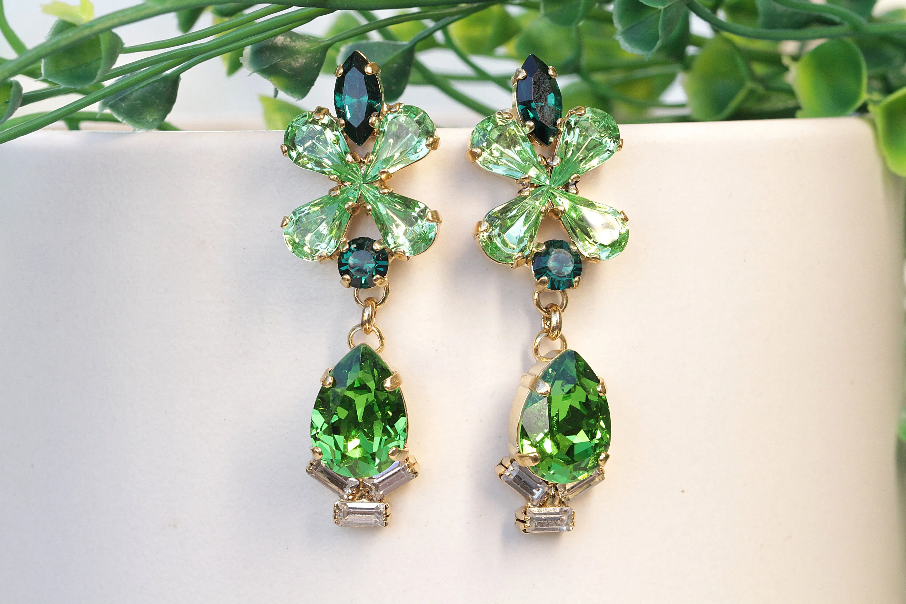 BRIDAL GREEN EARRINGS