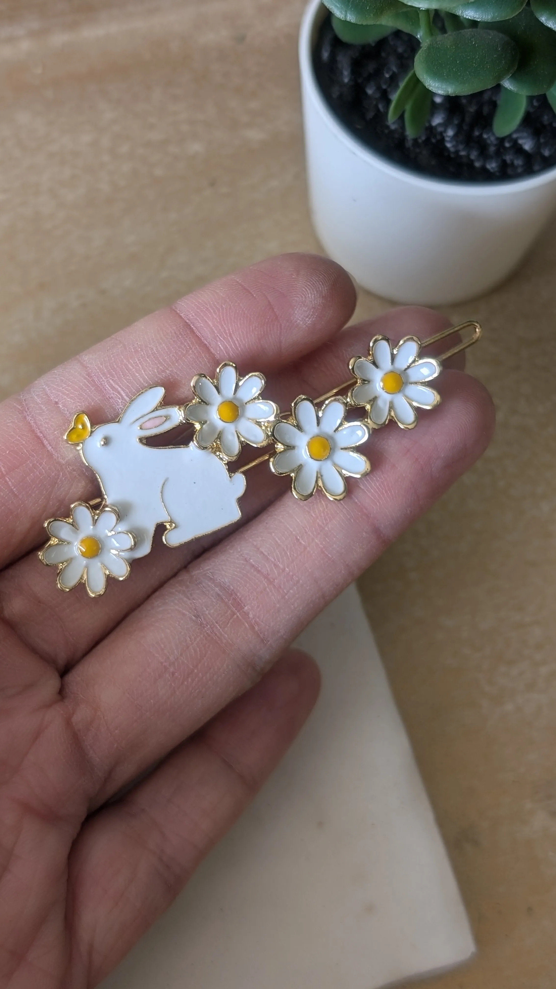 Bunny and The Daisies Hairpin