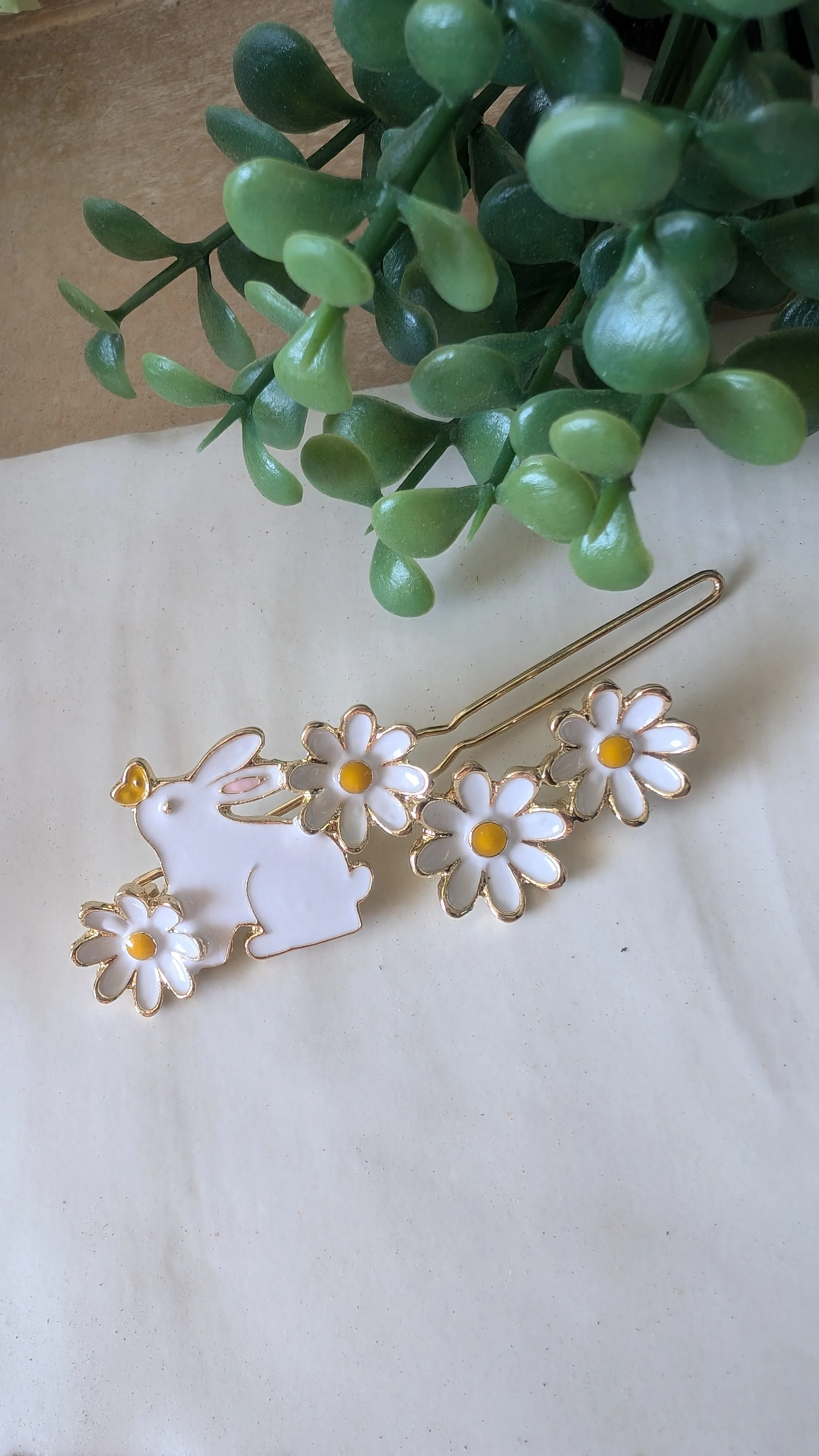 Bunny and The Daisies Hairpin