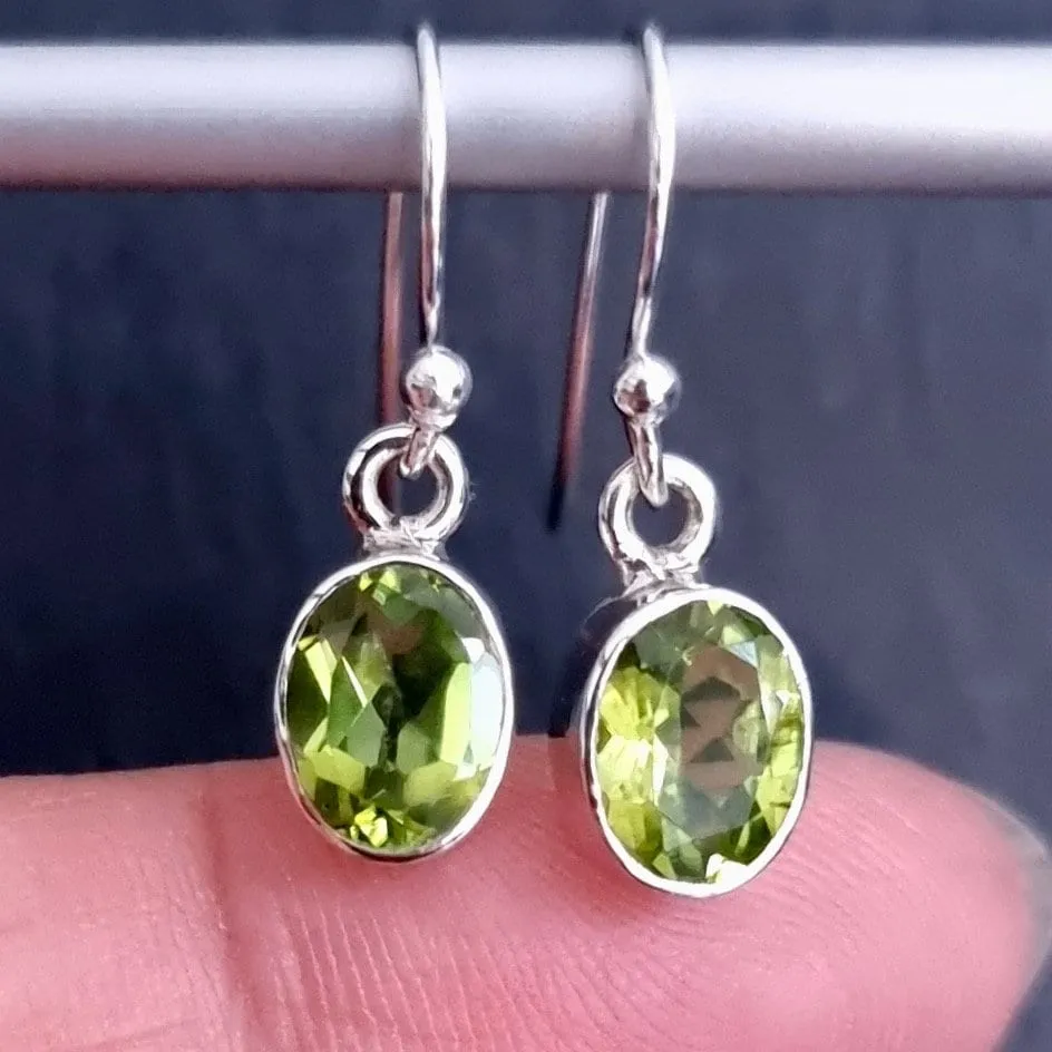 Dainty Oval Facetted Peridot 925 Silver Dangle Earrings, E7P