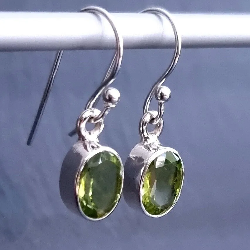 Dainty Oval Facetted Peridot 925 Silver Dangle Earrings, E7P