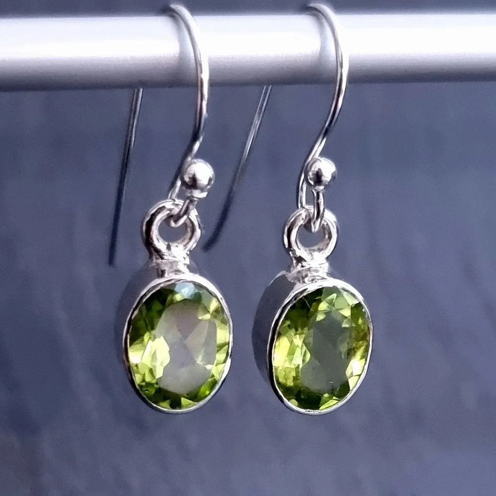 Dainty Oval Facetted Peridot 925 Silver Dangle Earrings, E7P
