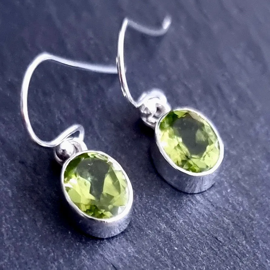 Dainty Oval Facetted Peridot 925 Silver Dangle Earrings, E7P