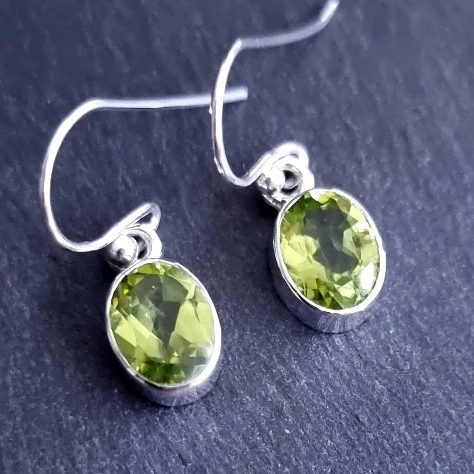 Dainty Oval Facetted Peridot 925 Silver Dangle Earrings, E7P
