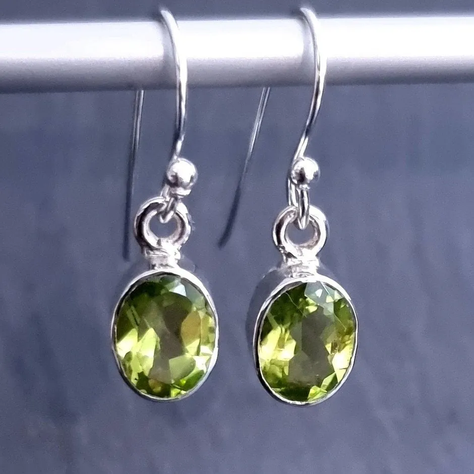 Dainty Oval Facetted Peridot 925 Silver Dangle Earrings, E7P