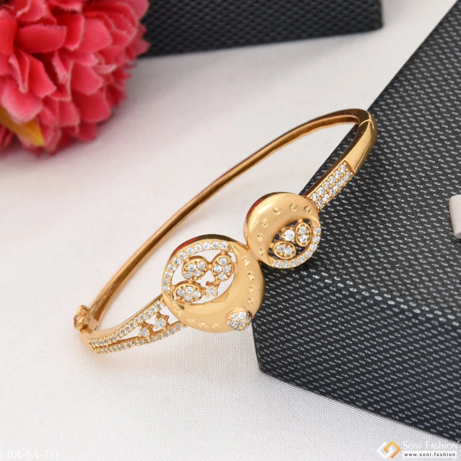 Latest with Diamond Stunning Design Gold Plated Bracelet for Lady - Style A311