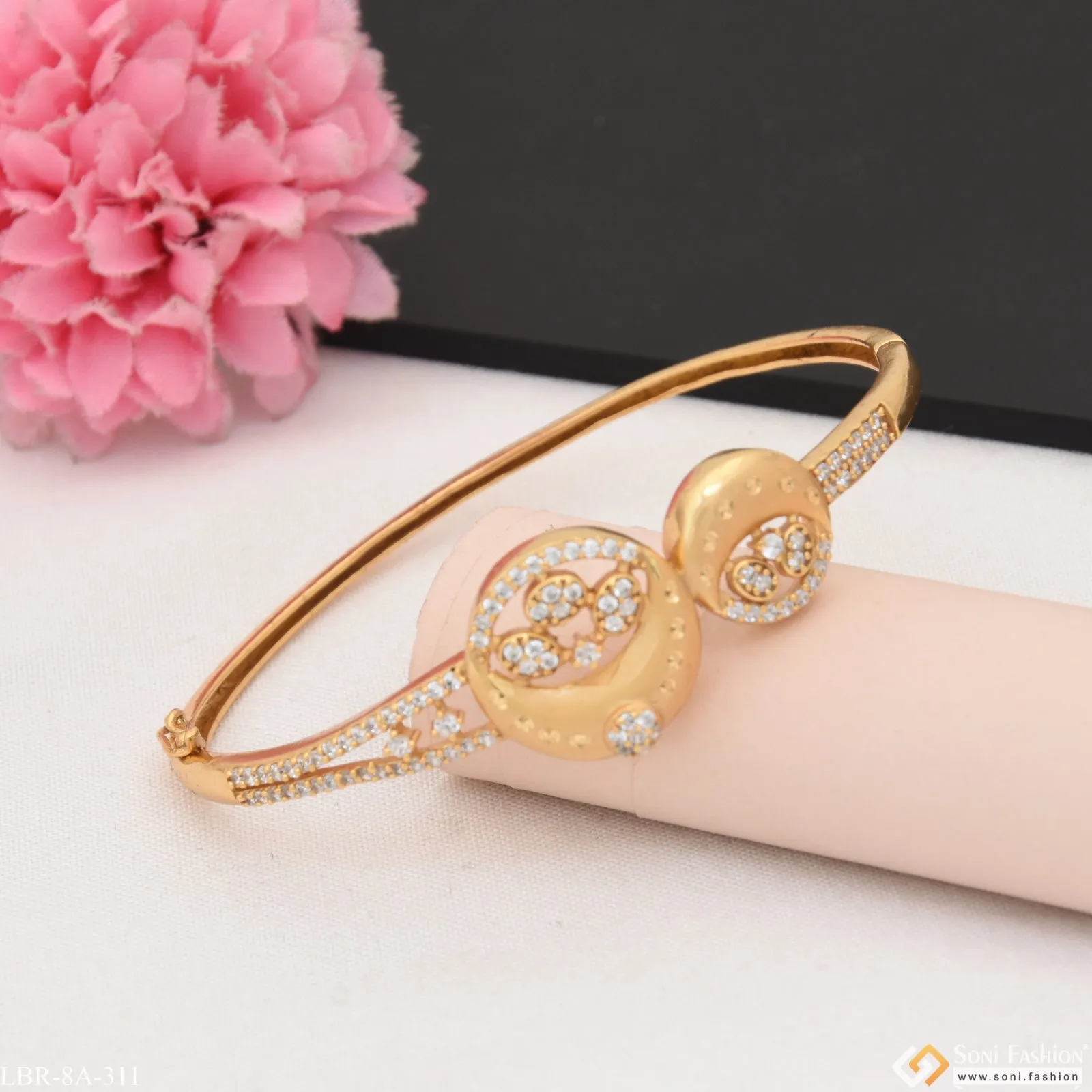Latest with Diamond Stunning Design Gold Plated Bracelet for Lady - Style A311