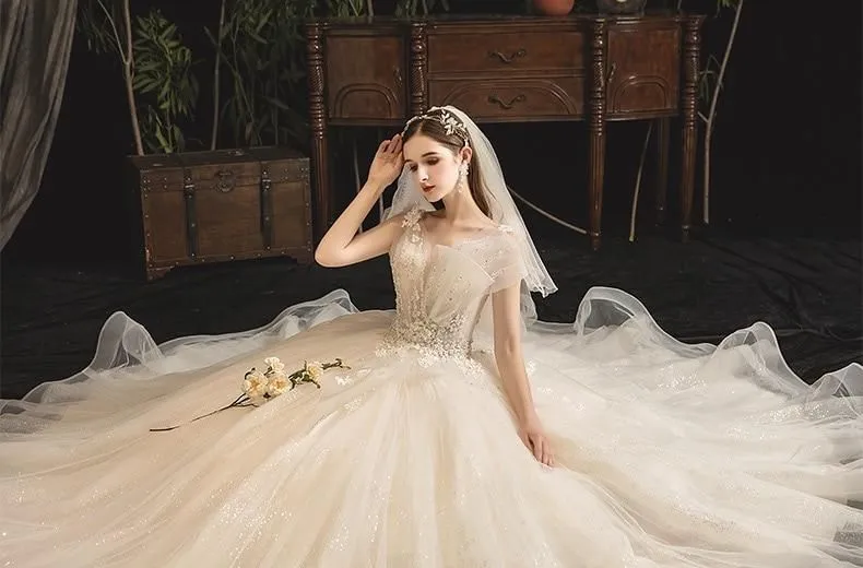 New Shiny Princess Wedding Dress with Luxurious Lace